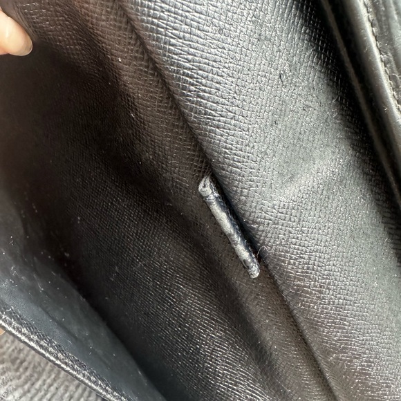 LV EPI LONG WALLET (TEAR,FADING) MAKE ME AN OFFER! - Picture 13 of 14